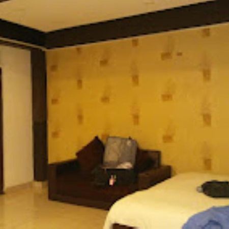 Hotel Maratha Palace,Satara Extérieur photo