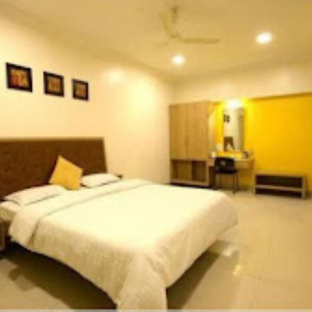 Hotel Maratha Palace,Satara Extérieur photo