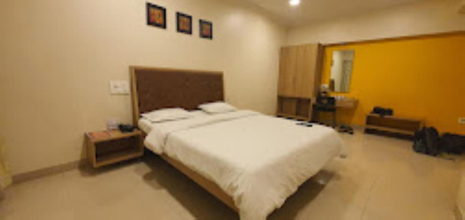 Hotel Maratha Palace,Satara Extérieur photo