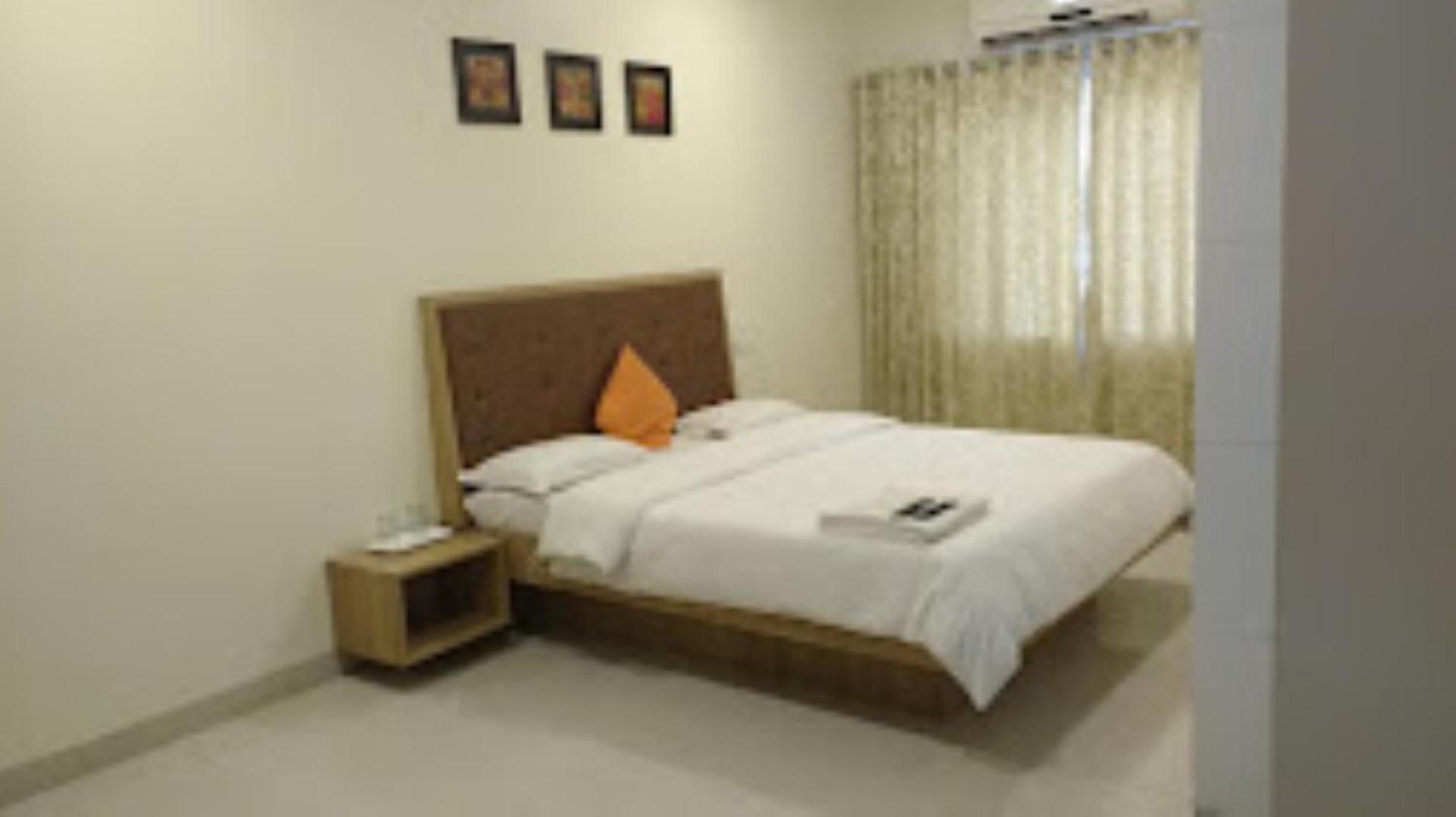 Hotel Maratha Palace,Satara Extérieur photo