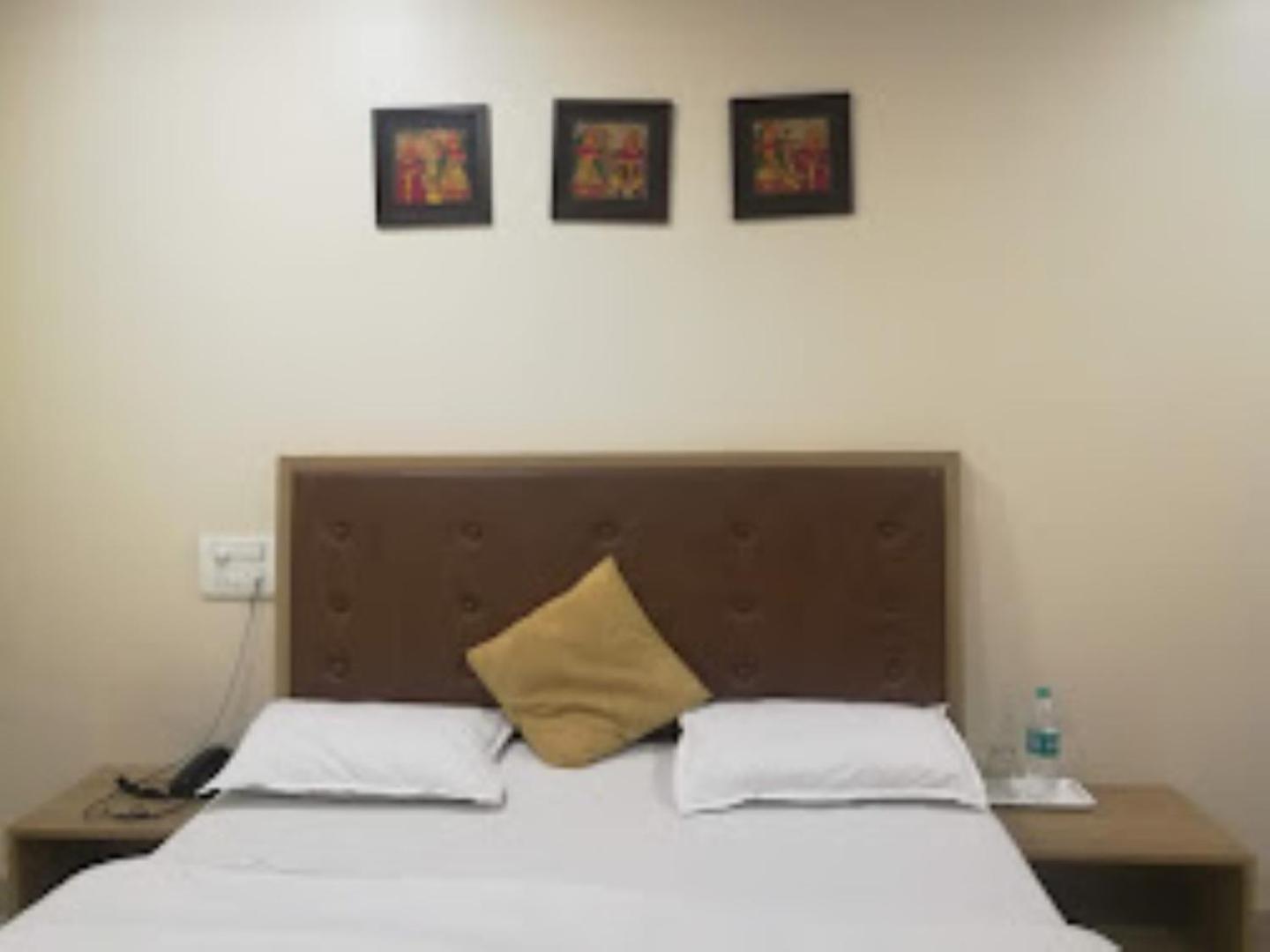 Hotel Maratha Palace,Satara Extérieur photo