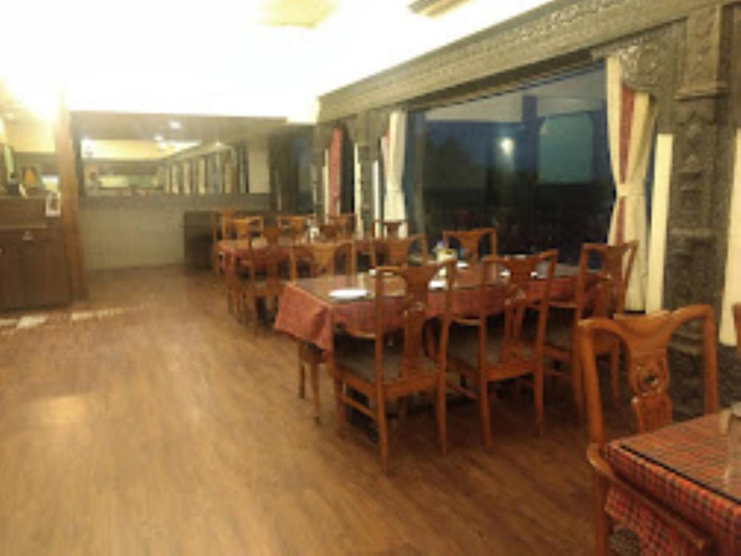 Hotel Maratha Palace,Satara Extérieur photo