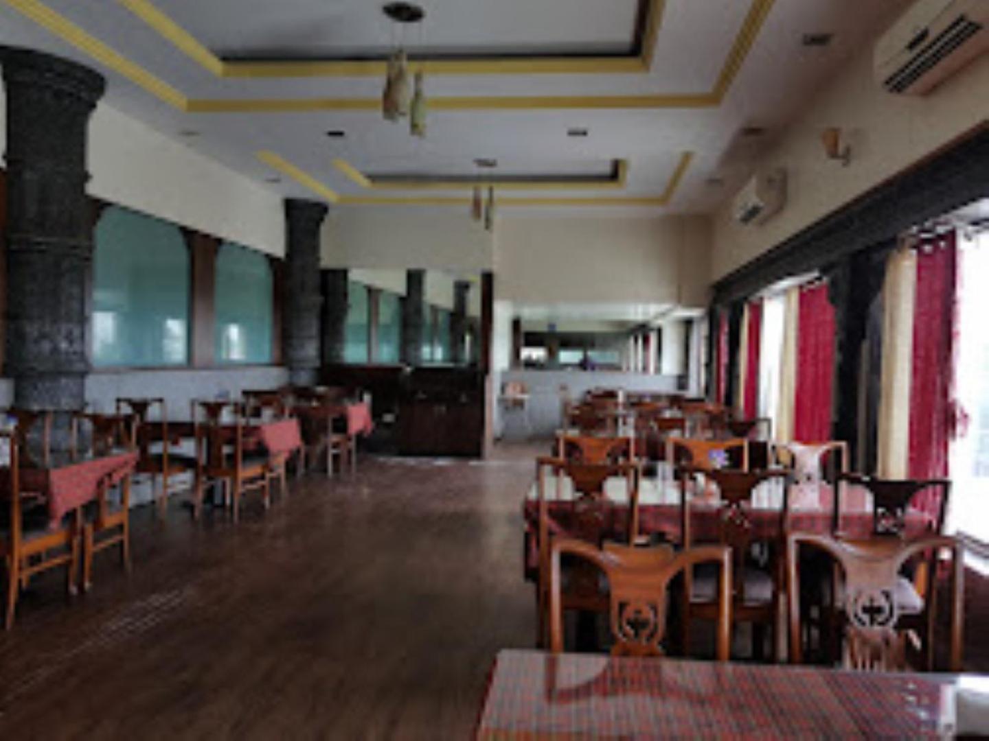 Hotel Maratha Palace,Satara Extérieur photo