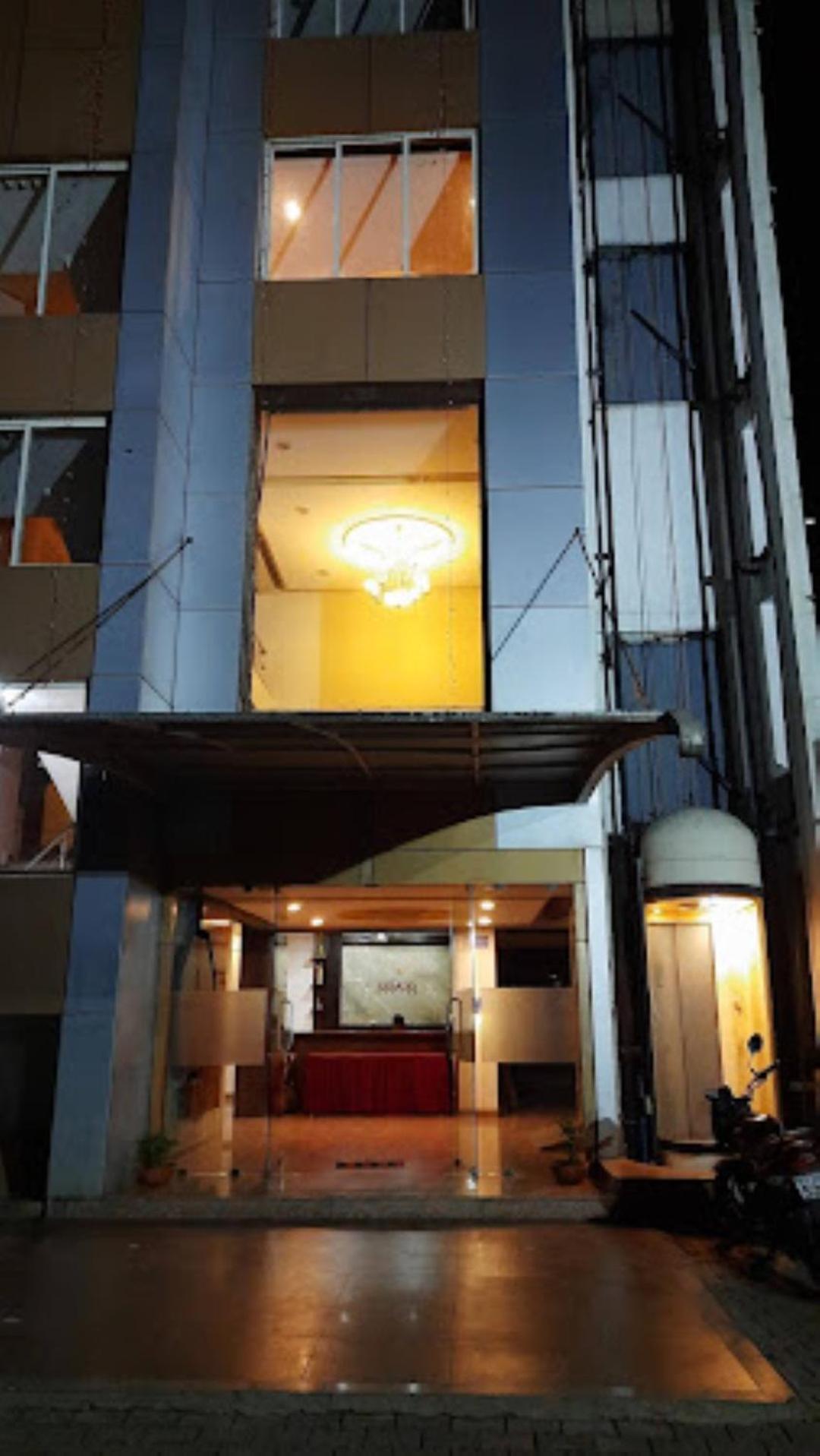 Hotel Maratha Palace,Satara Extérieur photo