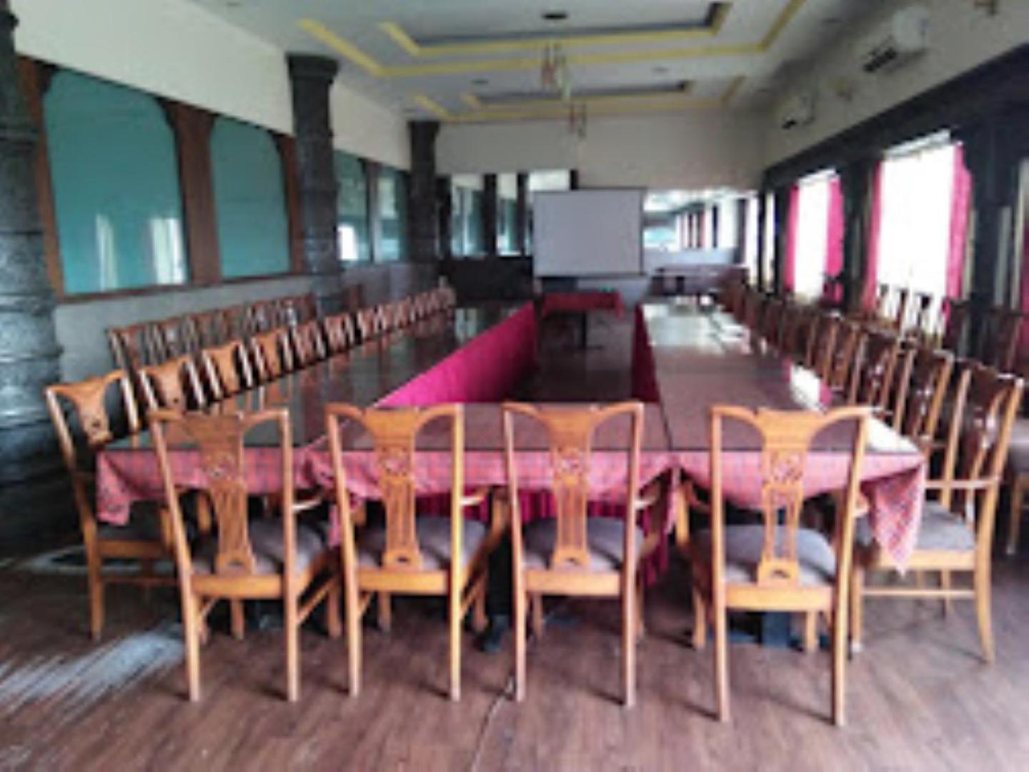Hotel Maratha Palace,Satara Extérieur photo