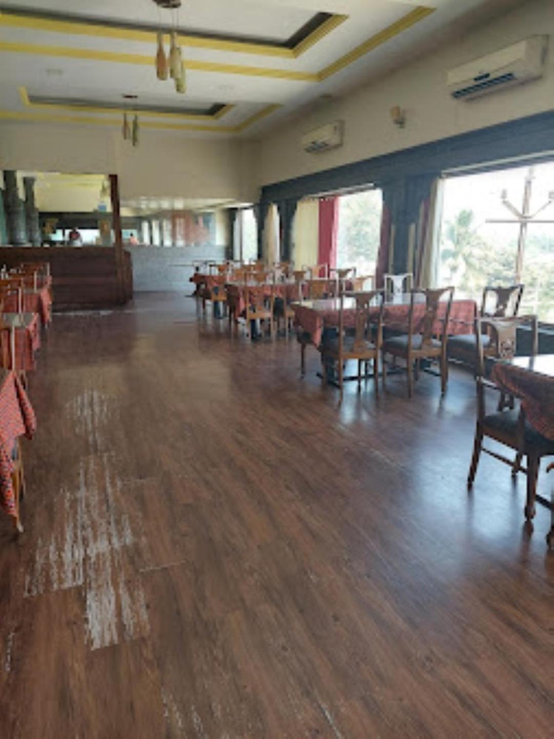 Hotel Maratha Palace,Satara Extérieur photo