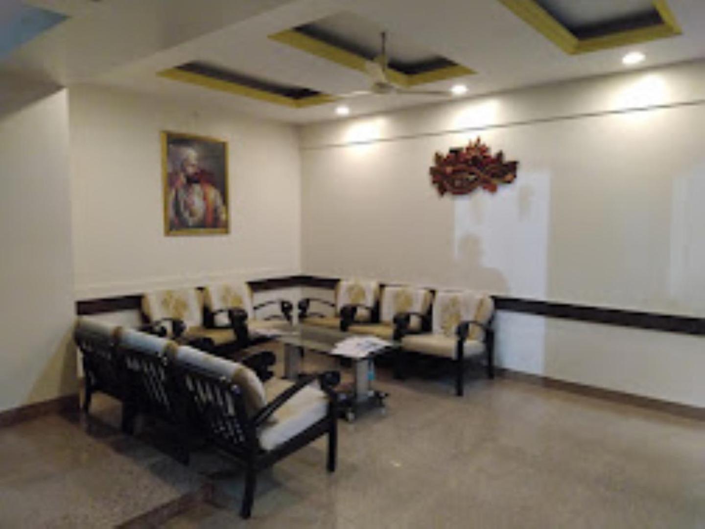 Hotel Maratha Palace,Satara Extérieur photo