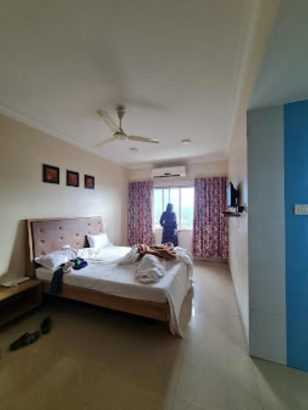 Hotel Maratha Palace,Satara Extérieur photo