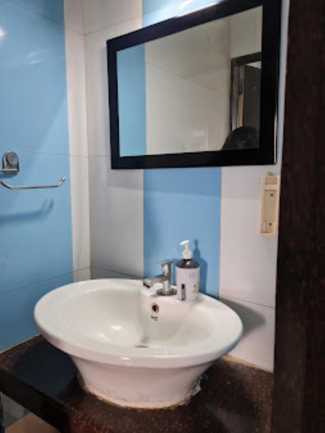 Hotel Maratha Palace,Satara Extérieur photo