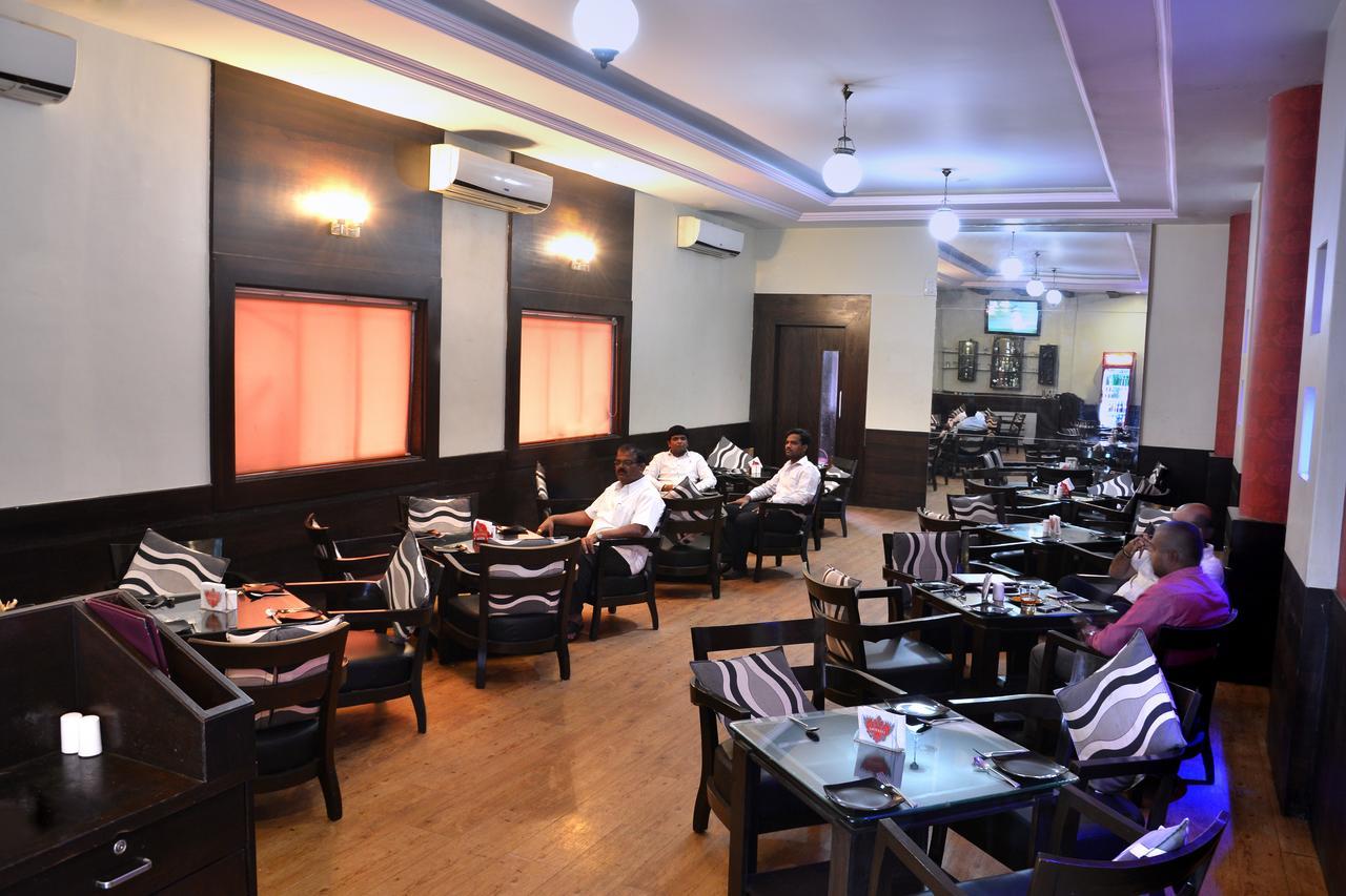 Hotel Maratha Palace,Satara Extérieur photo