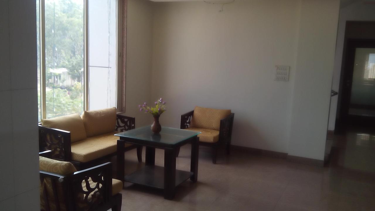 Hotel Maratha Palace,Satara Extérieur photo