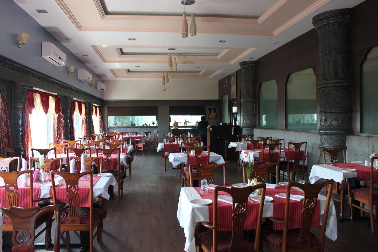 Hotel Maratha Palace,Satara Extérieur photo