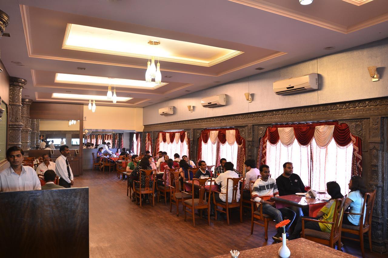 Hotel Maratha Palace,Satara Extérieur photo