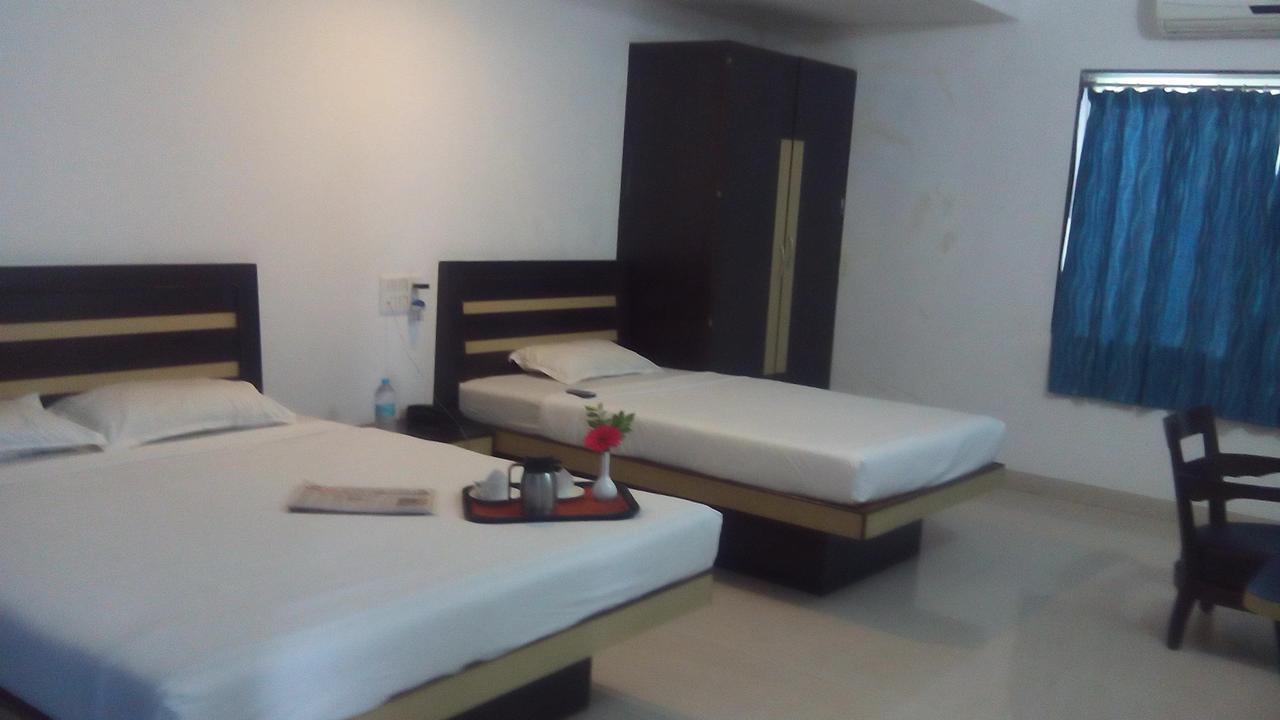 Hotel Maratha Palace,Satara Extérieur photo